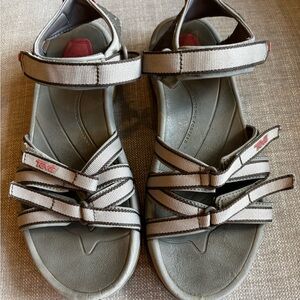Teva Tirra hiking sandals